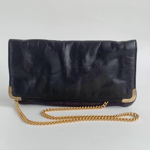 Bolso vintage de piel negra con correa de cadena dorada, bolso de hombro de piel auténtica, cartera de mano pequeña para mujer, bolso de mano tipo sobre fino de los años 80
