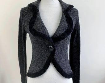 Blazer vintage gris de mezcla de lana, talla XS/S para mujer; cárdigan de invierno con cuello en V y solapa; abrigo corto de lana; chaqueta de mohair afieltrada entallada.