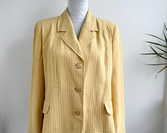 Blazer vintage amarillo claro pálido para mujer, talla L, blazer a medida con botones dorados y tejido texturizado de los años 90, ropa de oficina retro de primavera.