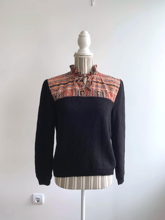 Vintage Paisley Yoke Sweater Size S/M, Black Hand Knit Boho Pullover, Ruffle Tie Neck Paisley Print Knitted Top, 70s Style Bohemian Jumper