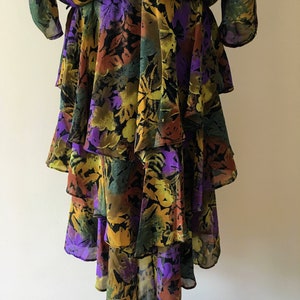 Vestido vintage de los años 80 con hojas de otoño, vestido floral transparente, vestido midi fluido con falda en capas, vestido asimétrico con estampado abstracto, atuendo de otoño imagen 6