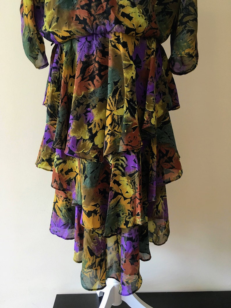 Vestido vintage de los años 80 con hojas de otoño, vestido floral transparente, vestido midi fluido con falda en capas, vestido asimétrico con estampado abstracto, atuendo de otoño imagen 6