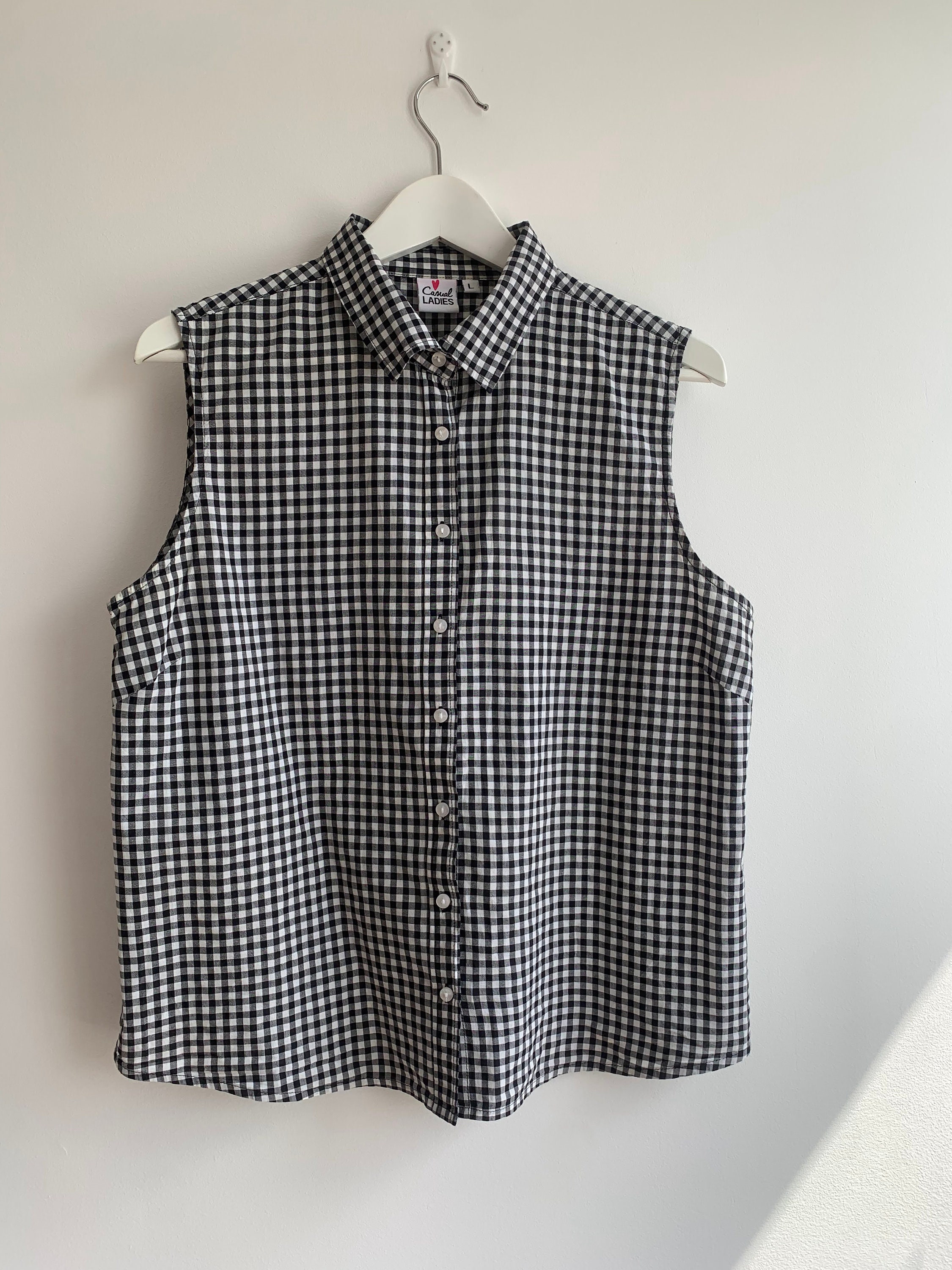 Vintage Plaid Sleeveless Shirt for Women Size L, Black and Vintage Plaid Sleeveless Shirt for Women Size L, Black and