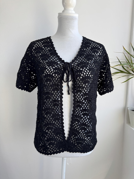 Vintage Black Crochet Cardigan 100% Cotton Short Sleeve Lace Bolero Top Scallop Knit Boho Festival Shrug Tie Front Mesh Knit Blouse Size M