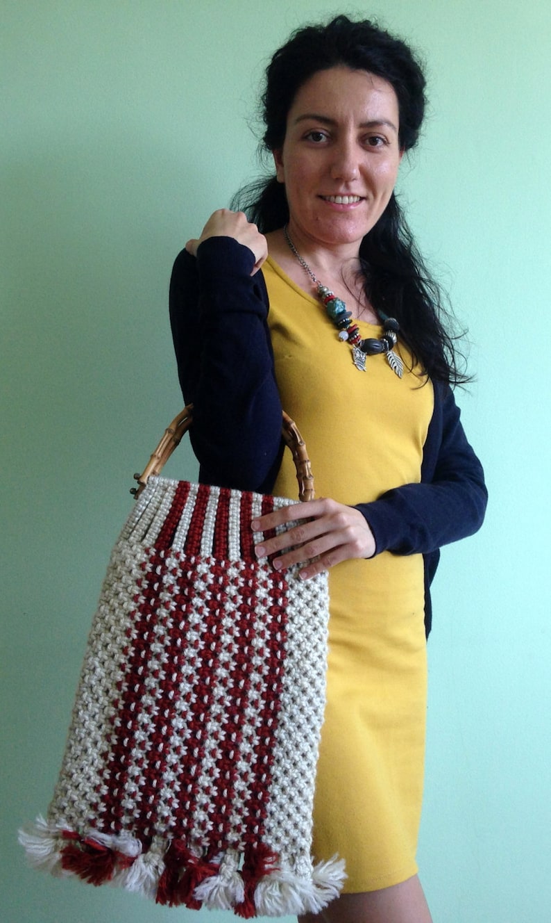 Vintage 70s Macrame Market Bag Handwoven Purse with Bamboo Handles Red and White Crochet Handbag Wool Yarn Chunky Knit Shopping Bag Tote