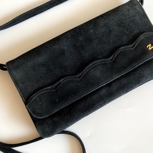 Sac à main enveloppe noir vintage des années 80, sac en cuir suédé vieilli, sac à main mince de style rétro, petit sac à bandoulière, pochette en cuir véritable