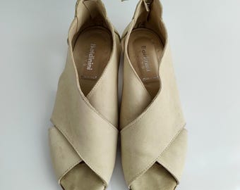 Vintage jaren 90 Baldinini beige leren sandalen maat EUR 38/VS 7/VK 5, open teen platte damessandalen, lage zomerschoenen met ritssluiting en gesloten hak