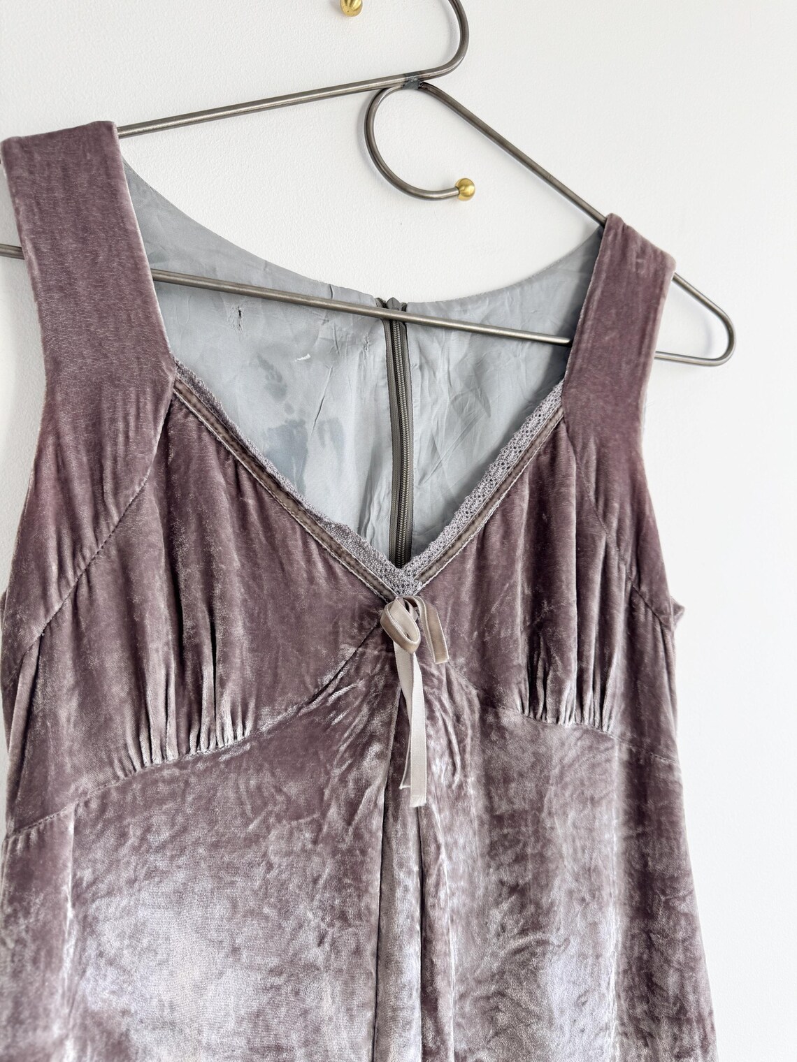 Vintage 100% Silk Velvet Dress, Silver Grey Empire Waist Cocktail Dress, Romantic 90s Grunge Formal Dress, Sleeveless Midi Evening Gown XS, photo 4 sur 5