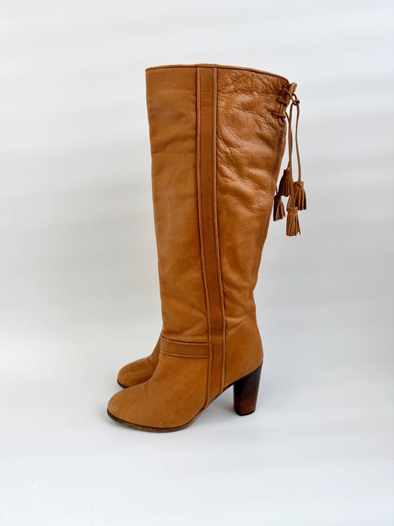 Vintage Italian Tan Leather Boots EU 40 UK 6 1/2 US 8 1/2, Tall Camel Brown Heeled Boots with Tassels, Boho Chic Knee High 70s Style Boots