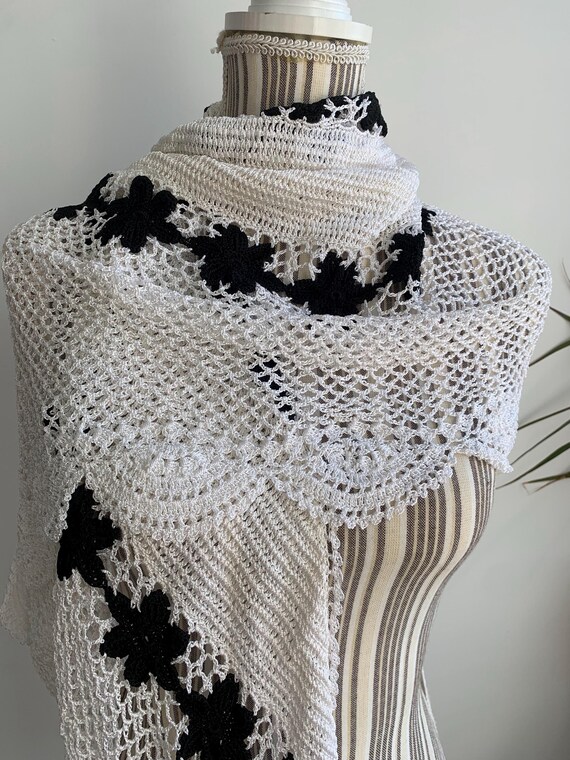 Vintage 90s Pearl White Boho Crochet Shawl, Women's Crocheted Lace Scarf With Black Flowers, Sheer Mesh Triangle Wrap, Y2K Bohemian Cover Up