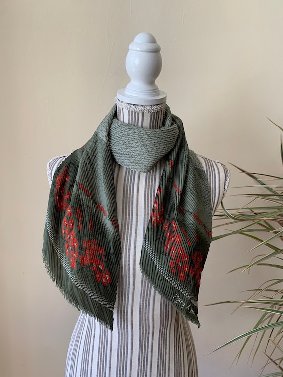 Vintage Floral Plisse Scarf, Sage Green Red Pleated Neck Scarf, Accordion Hair Scarf for Women, Ribbed Narrow Tiny Pleats Head Scarf