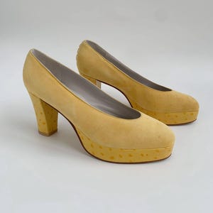 vintage HIEGL yellow suede platform pump with ostrich leather on platform and heel.