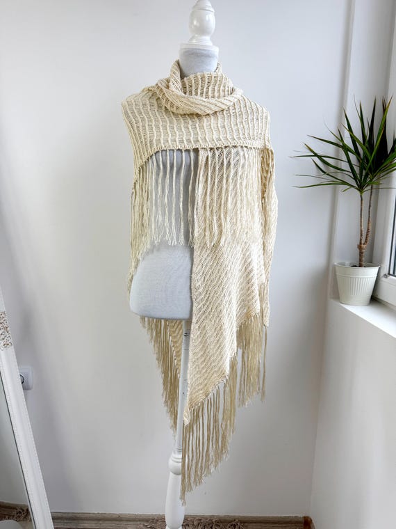 Vintage Cream Crochet Shawl, Long Fringe Boho Wedding Wrap, Oversized Knitted Triangle Scarf, 70s Style Evening Cover Up, Ecru Bridal Stole