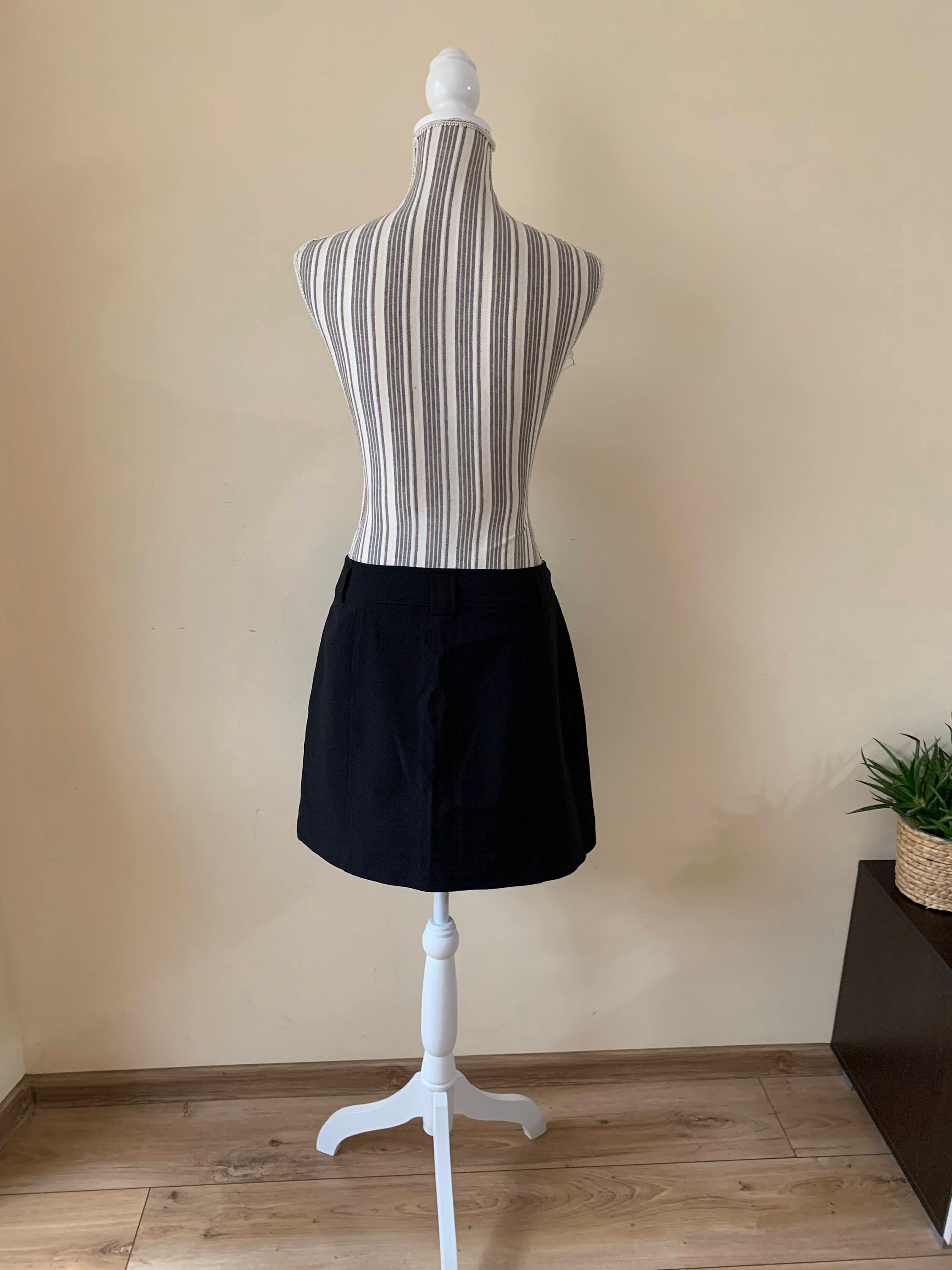 Vintage 90s Zip up Mini Skirt Size 40 M, Black Front Zip