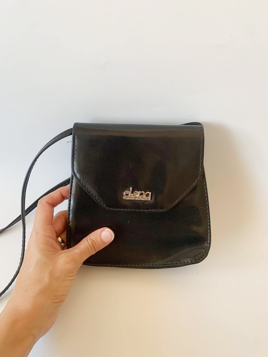 Small Black Crossbody Bag for Women, Vintage 90s Faux Leather Satchel, Vegan Leather Shoulder Purse, Vinyl Mini Handbag, Tiny Messenger, foto 4 di 5