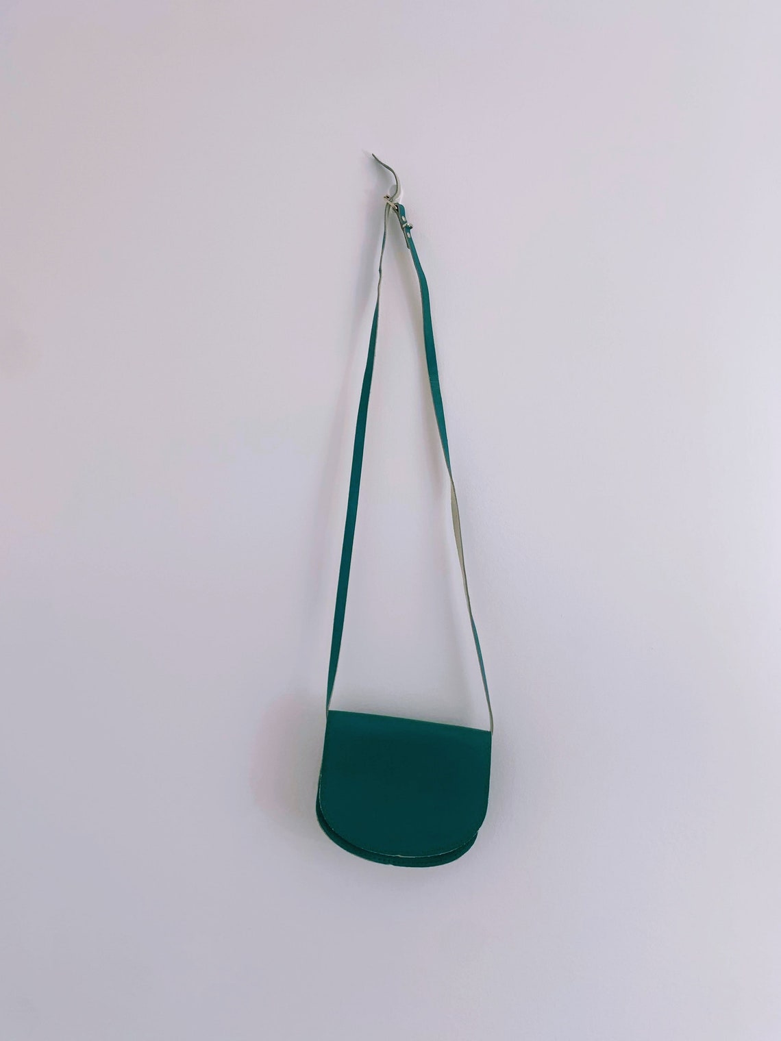 Turquoise Blue Small Leather Crossbody Bag for Women, Vintage 80s Teal Leather Cross Body, Blue Green Mini Handbag, Shoulder Satchel Purse, foto 3 di 5