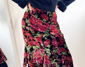 Vintage Schwarzer Blumen Samt Rock Größe Italien 46 Large L, Daniel & Mayer Milano Ausgestellter Midi Rock, Y2K Italienischer Designer Grunge Meerjungfrau Rock