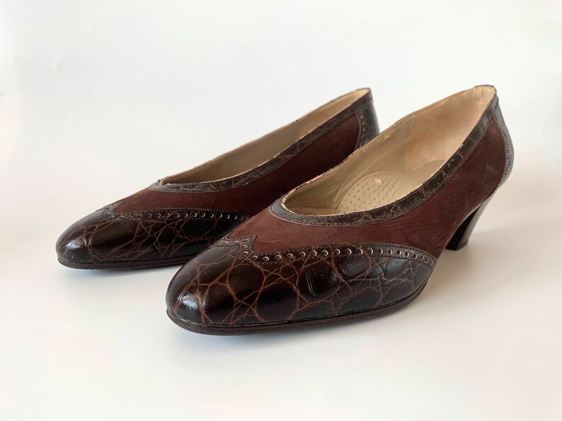 Bruna läderskor för dam, storlek 39 1/2, pumps med vingspets, italienska loafers med låg klack från 80-talet, slip-ons i mocka bild 2