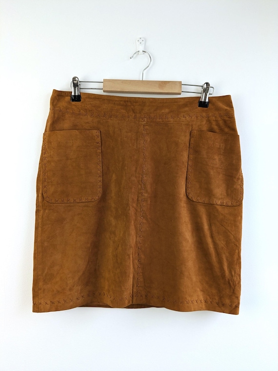 Vintage 90s Y2K Toffee Brown Suede Mini Skirt Size M L, Boho Hippie Patched Pockets Super Soft Real Leather Skirt, 70s Style Groovy Clothes