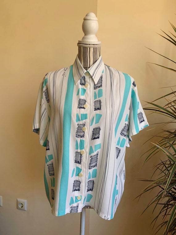 Vintage 80s Summer Short Sleeve Shirt for Women, White Light Blue Button Up Shirt, Loose Fit Boxy Button Front Top, Retro Blouse Size M