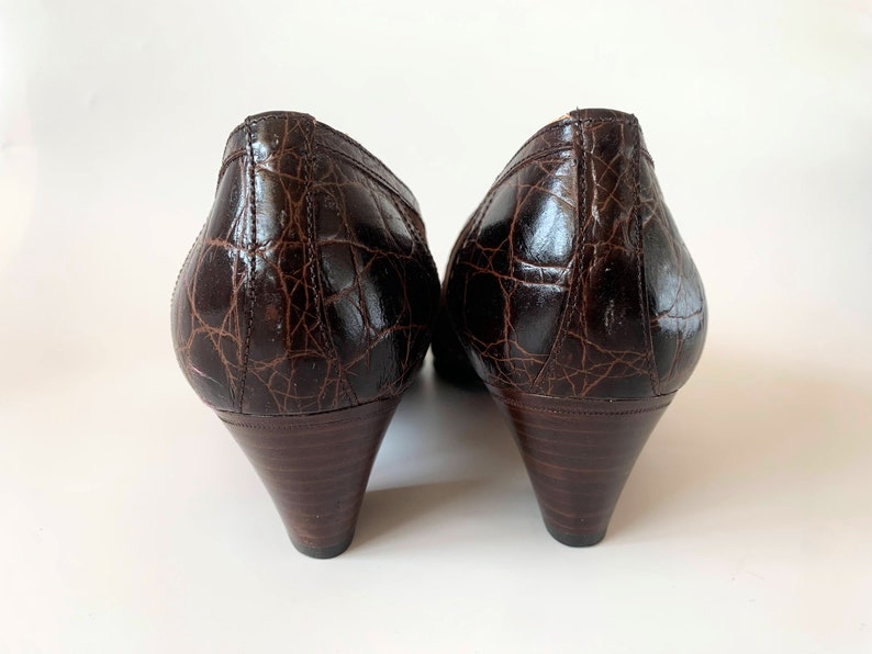 Bruna läderskor för dam, storlek 39 1/2, pumps med vingspets, italienska loafers med låg klack från 80-talet, slip-ons i mocka bild 4