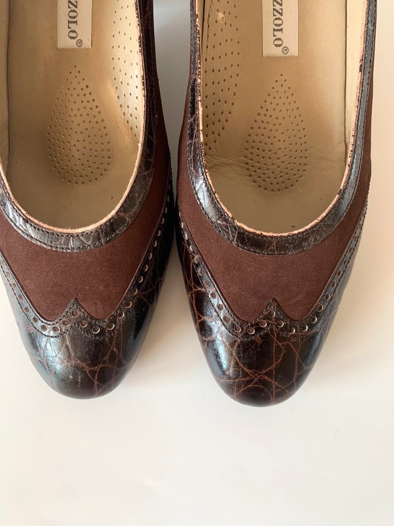 Bruna läderskor för dam, storlek 39 1/2, pumps med vingspets, italienska loafers med låg klack från 80-talet, slip-ons i mocka bild 8
