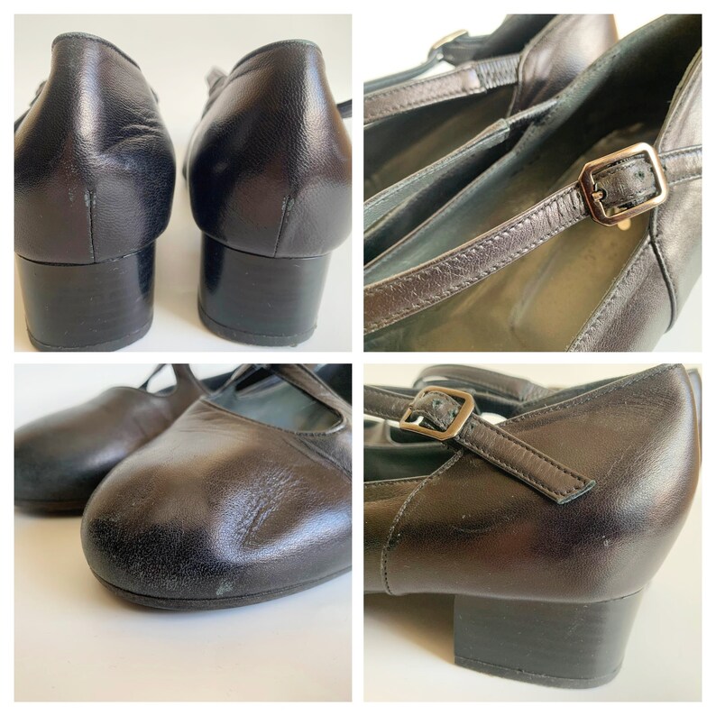 Pu&ograve; includere: Un paio di scarpe con tacco in pelle nera con fibbia. Le scarpe hanno un tacco a blocco basso e una punta a punta.