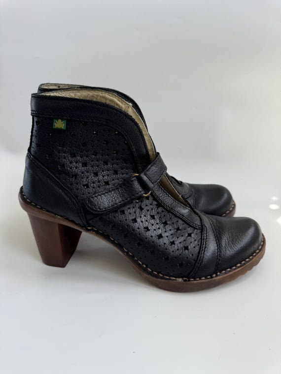 Vintage Black Leather Ankle Boots Perforated Cutout Chunky Heel Booties El Naturalista Comfort Heeled Shoes Round Wide Toe Box Size EU 37