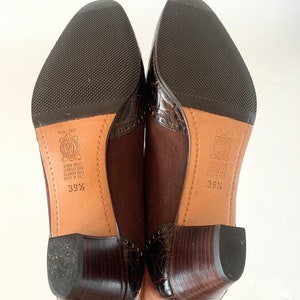 Bruna läderskor för dam, storlek 39 1/2, pumps med vingspets, italienska loafers med låg klack från 80-talet, slip-ons i mocka bild 9