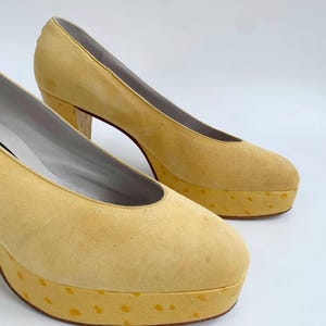 vintage HIEGL yellow suede platform pump with ostrich leather on platform and heel.