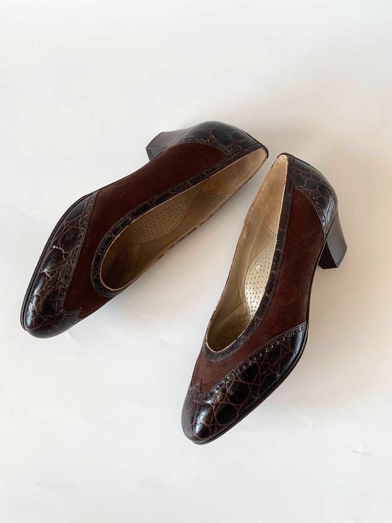 Bruna läderskor för dam, storlek 39 1/2, pumps med vingspets, italienska loafers med låg klack från 80-talet, slip-ons i mocka bild 6