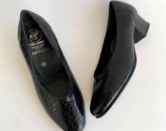 Vintage Klaveness Black Patent Leather Pumps Size UK 7 1/2, US 9 1/2, EUR 41, Round Toe Loafers, Medium Heel Slip On Shoes, Block Heel Mules