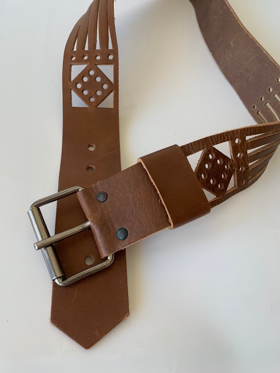 Vintage 80s Distressed Brown Leather Belt for Women, Boho Chic Geometric Cut Out Belt, Bohemian Wide Waist Belt 29" - 33" / 75 cm - 85 cm