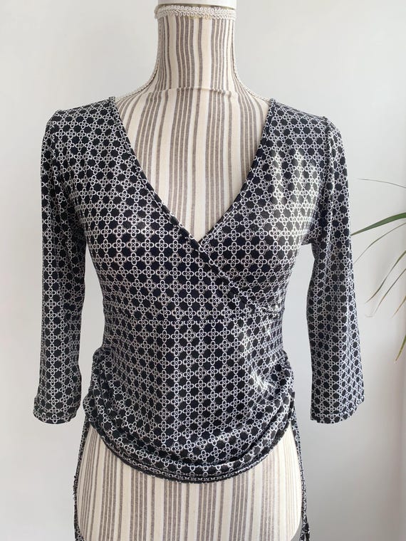 Y2K Drawstring Crop Top Black White Graphic, 90s Fitted Stretch Top M, Indie Sleaze Grunge Going Out Top, French Vintage Wrap V Neck Blouse