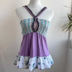 90er-Jahre-Neckholder-Top mit Perlenbesatz am Hals, Damengröße S, lila-blaues Boho-Grunge-Cami, ärmellose Bluse mit Blumenmuster und ausgestelltem Rock, Tunika mit gerafftem Oberteil und Bindeband am Rücken