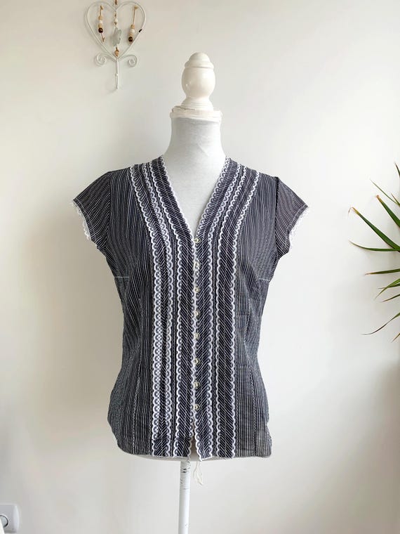 Vintage Pinstripe Lace Trim Blouse Size M, 90s Y2K Black White Striped Shirt, Feminine Antique Cottagecore Button Up Top Made in Italy