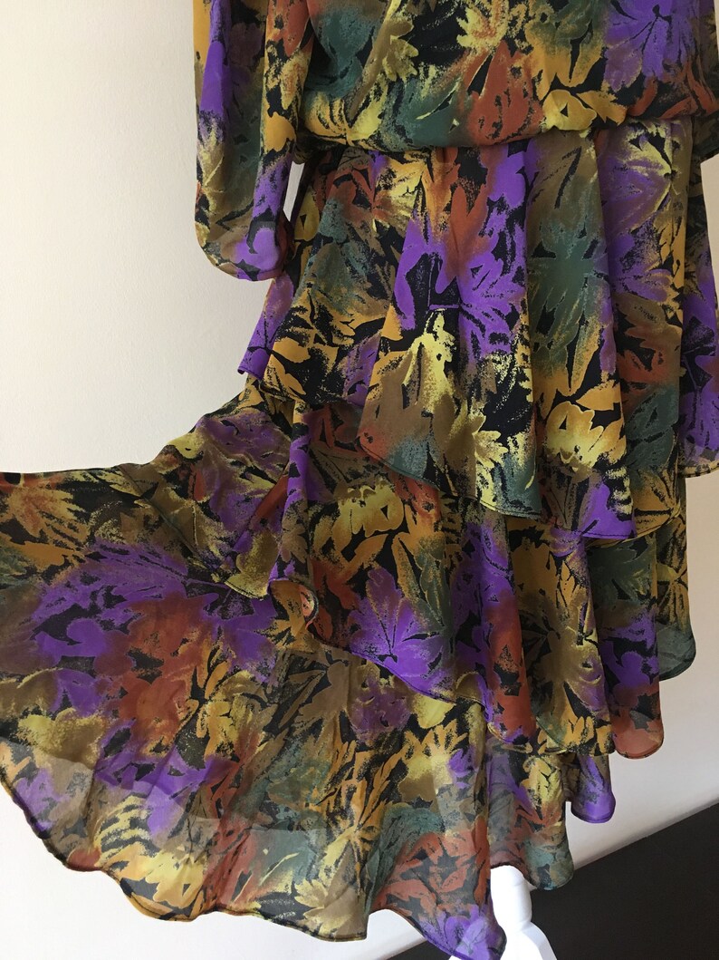 Vestido vintage de los años 80 con hojas de otoño, vestido floral transparente, vestido midi fluido con falda en capas, vestido asimétrico con estampado abstracto, atuendo de otoño imagen 7