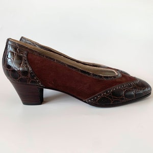 Bruna läderskor för dam, storlek 39 1/2, pumps med vingspets, italienska loafers med låg klack från 80-talet, slip-ons i mocka bild 5