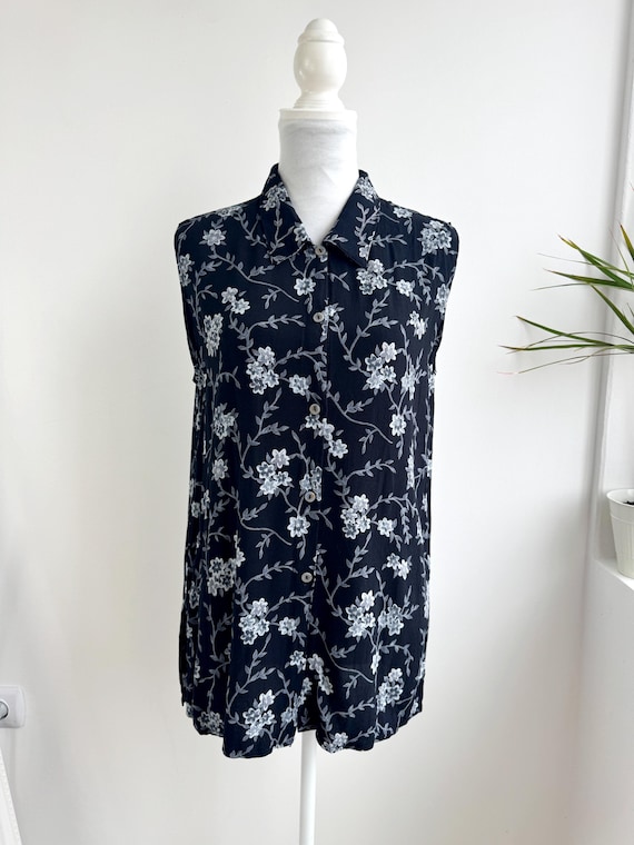 Vintage 90s Black and White Floral Sleeveless Shirt Size M, Retro Button Down Summer Top, Ditsy Flower Print Vest, Minimalist Grunge Blouse