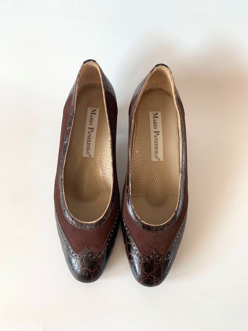 Bruna läderskor för dam, storlek 39 1/2, pumps med vingspets, italienska loafers med låg klack från 80-talet, slip-ons i mocka bild 7