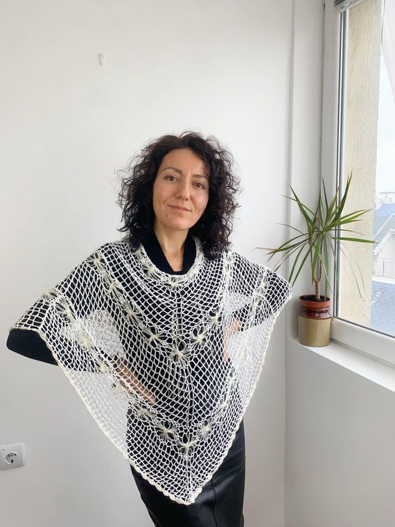 Vintage White Lace Crochet Poncho for Women, Viscose Silk Shawl Shoulder Cape, Silver Lame Bohemian Mesh Cover Up, Sheer Fishnet Crop Top