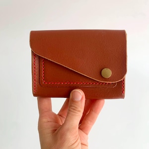 Cartera vintage de cuero marrón de los años 70, cartera sencilla de cuero auténtico, cartera unisex pequeña, cartera de grano completo, cartera clásica minimalista de cuero fino.