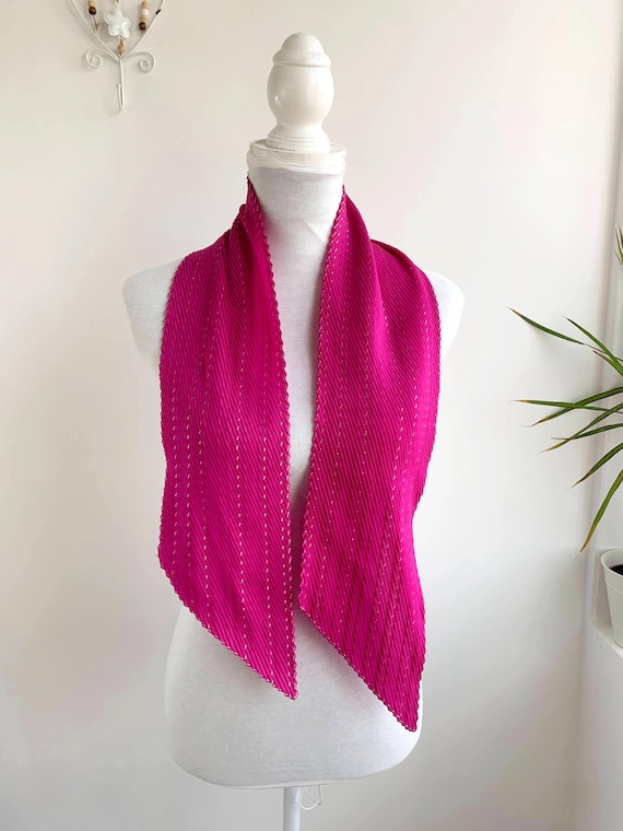Vintage 70s Pink and Gold Pleated Scarf, Fine Ribbed Scarf, Retro Ascot, Narrow Chiffon Neck Scarf, Shimmer Lamé Scarf, Mod Accordion Scarf