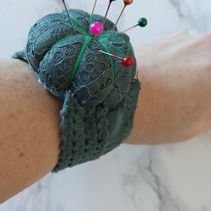 Wrist pincushion sewing pattern,  step by step photo tutorial zip file download.