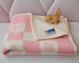 Dutch vintage throw,  dralon babyblanket, vegan blanket, Didas throw, blanket, made in Holland 41,3”/59” inch,