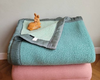 Vintage blanket, Mid-Centuries  blanket, French blanket,  wool blanket,  two tone blanket, green blanket 225 cm/250 cm, 88,6"/ 98,5inch