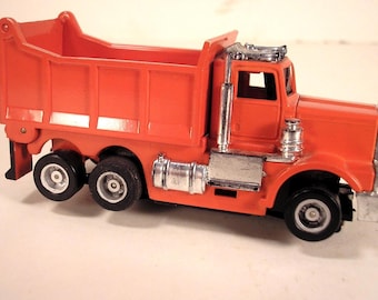 Tyco HO scale US 1 Electric trucking Peterbilt Dump Truck No. 3902