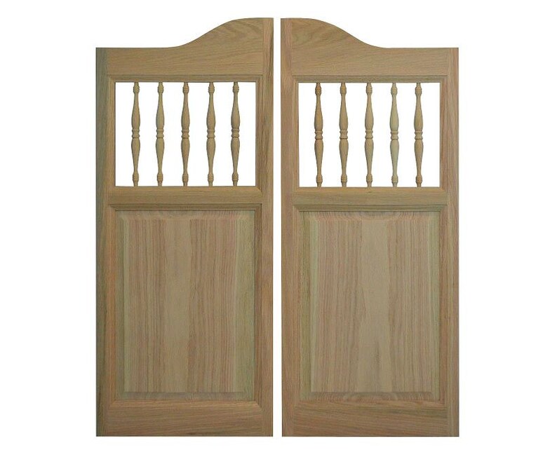 Custom Solid Oak Western Cafe Doors / Saloon Doors With Spindles Swing