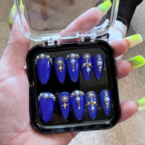 Royal Princess Press-On Nails (Color Changing)