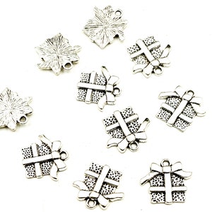 10 Antique Silver Christmas Present Charms Jewelry Supplies Findings ASCPC15MM-10WD2